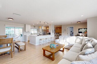 Building Photo - 2141 Fiesta Dr