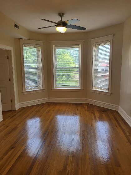 Livingrm - 6810 S Green St