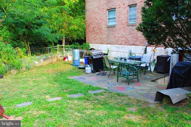 Building Photo - 5481 Vicaris St