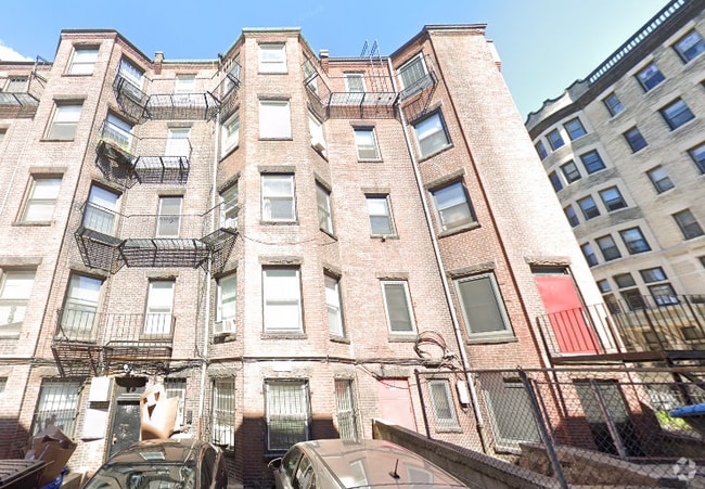 Building Photo - 869 Beacon St