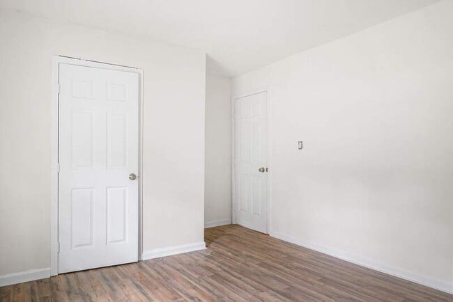 Photo - 2956 La Salle St House