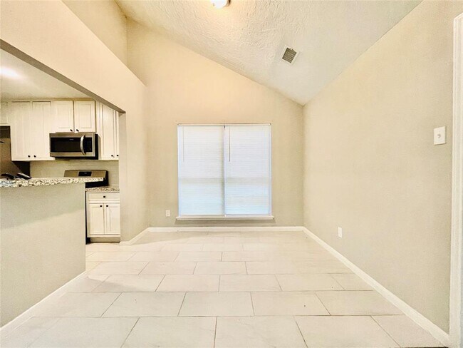 Building Photo - 16303 Napa Vine Dr
