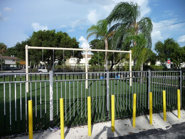 Building Photo - 4812 NW 9th Dr
