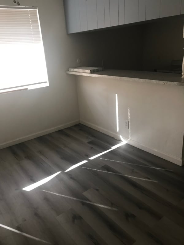 Foto del edificio - 16395 Village Dr