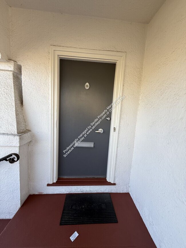 Foto del edificio - Berkeley Gem w/plenty of outdoor space...available now!