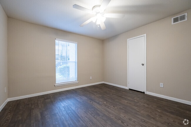 1BR, 1BA - 712SF - Bedroom - Altmonte