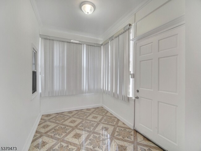 Building Photo - 52 Headley Terrace