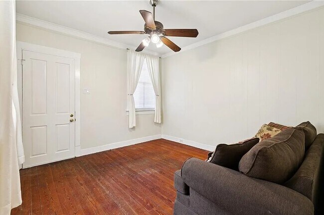 Sala de estar - 4320 Annunciation St