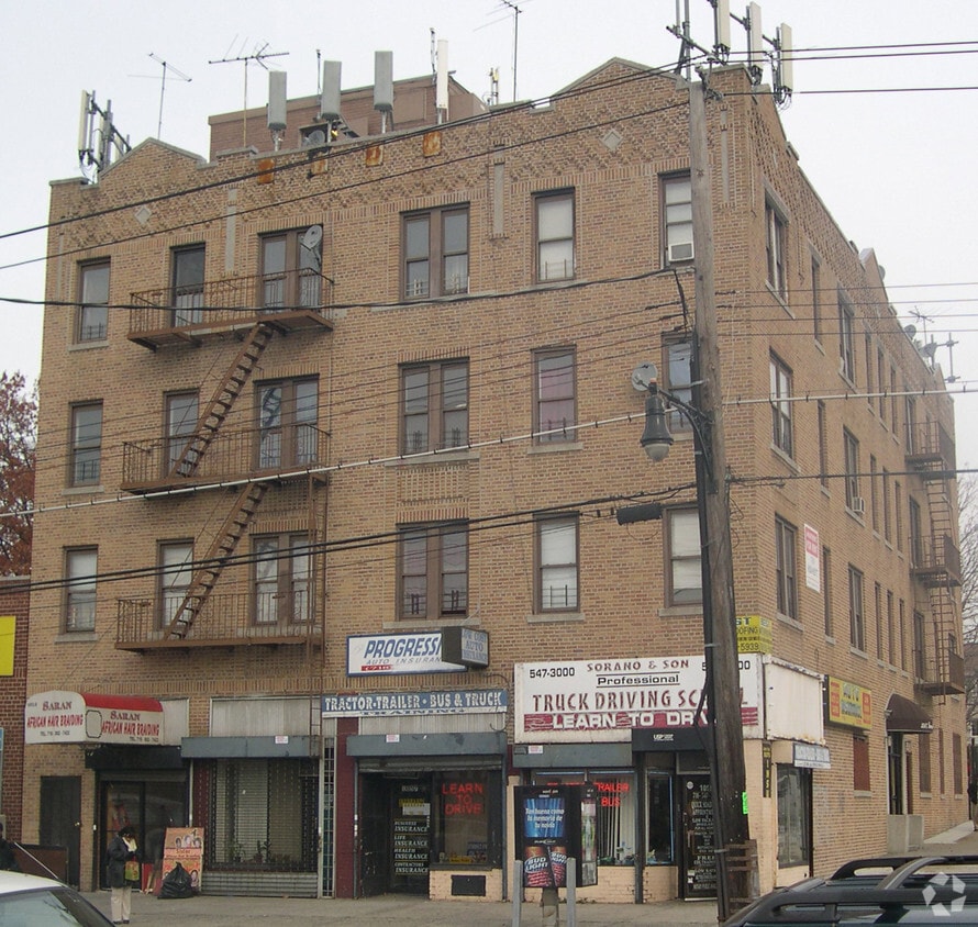 Building Photo - 3507 Laconia Ave