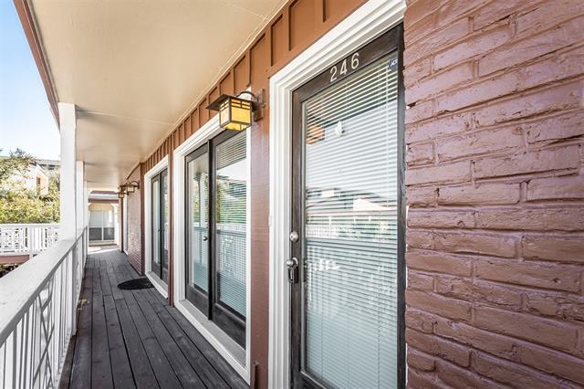 Foto del edificio - 5904 Sandhurst Ln