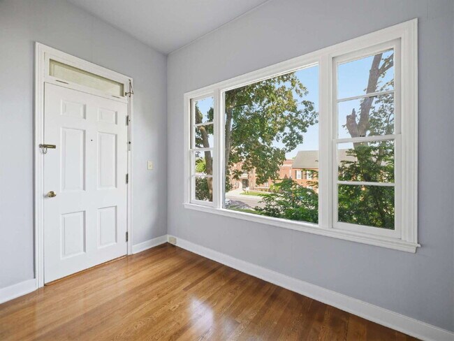 Building Photo - Charming 2-Bedroom, 1-Bath First-Floor Residence in a Beautifully Renovated Historic Home