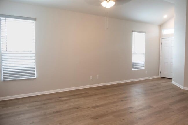 Building Photo - 247 Schrader Dr