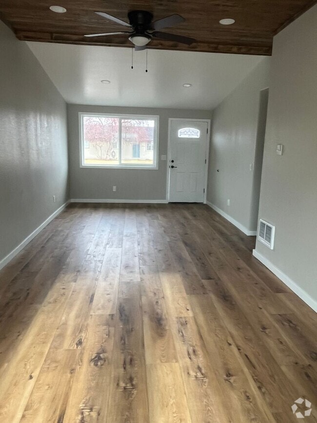 Building Photo - 3150 SW Pumice Pl