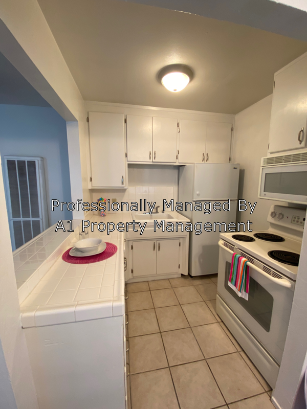 Building Photo - 614 17th St