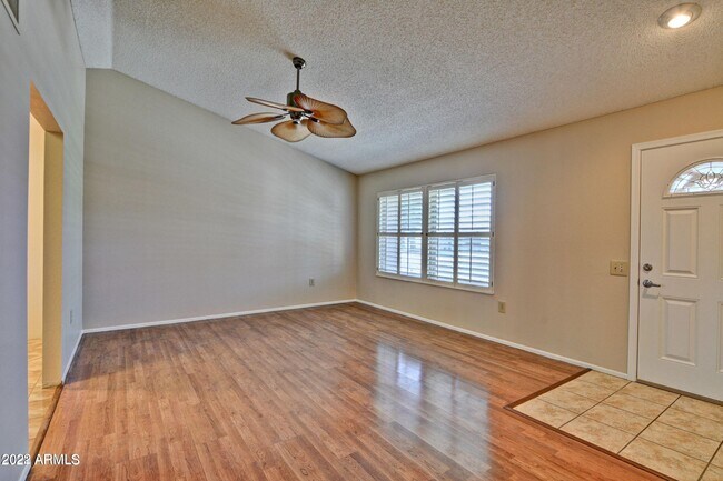 Foto del edificio - 14214 W Yosemite Dr