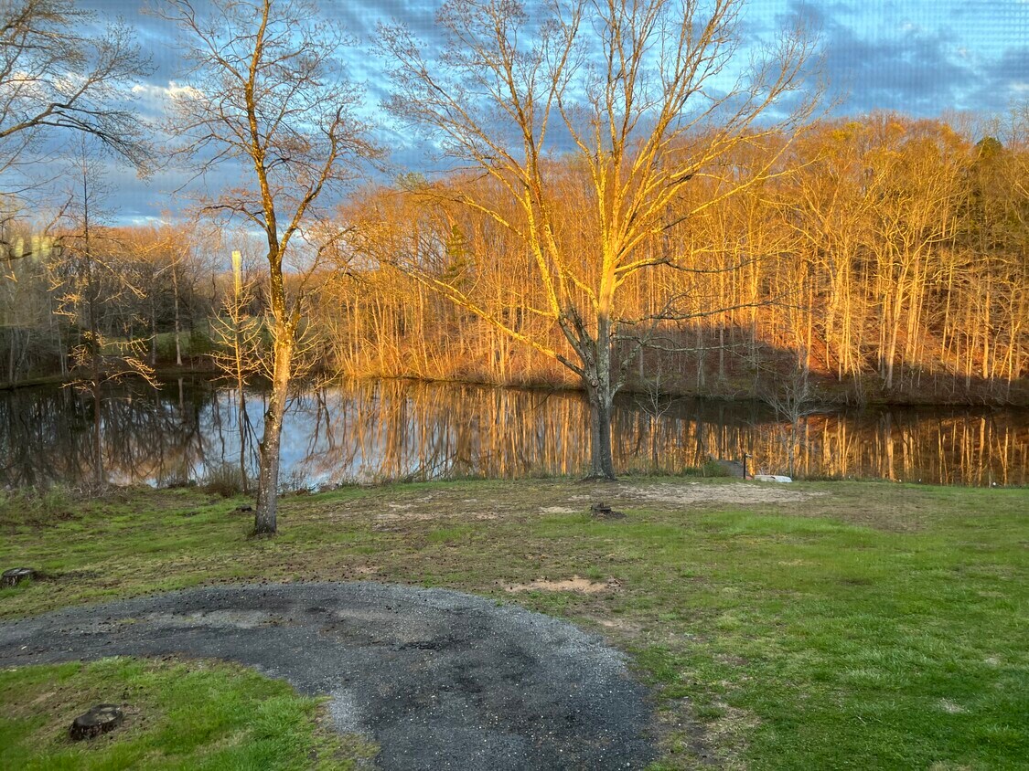 Lake View - 610 Lockett Rd