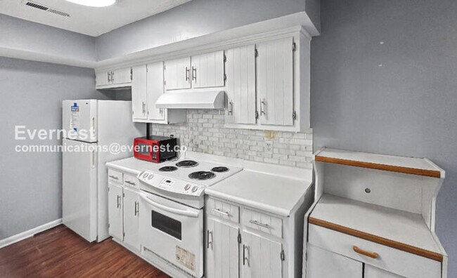 Foto del edificio - 2225 Golf Rd SW