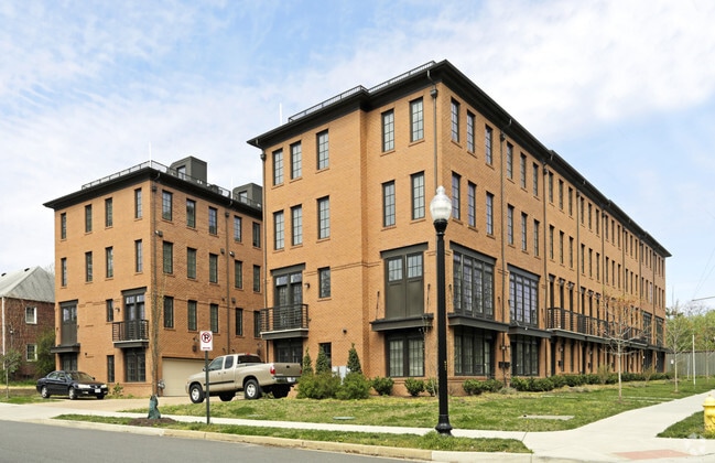 Building Photo - The Crossing at Ballston
