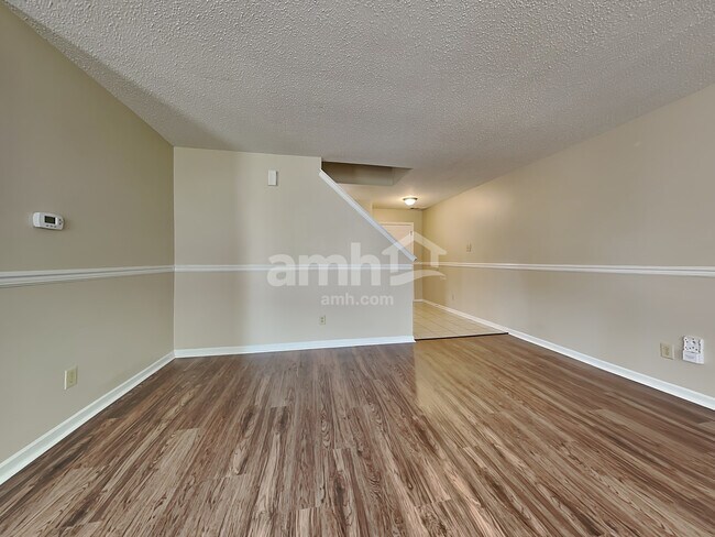 Building Photo - 106 Frostwood Ln