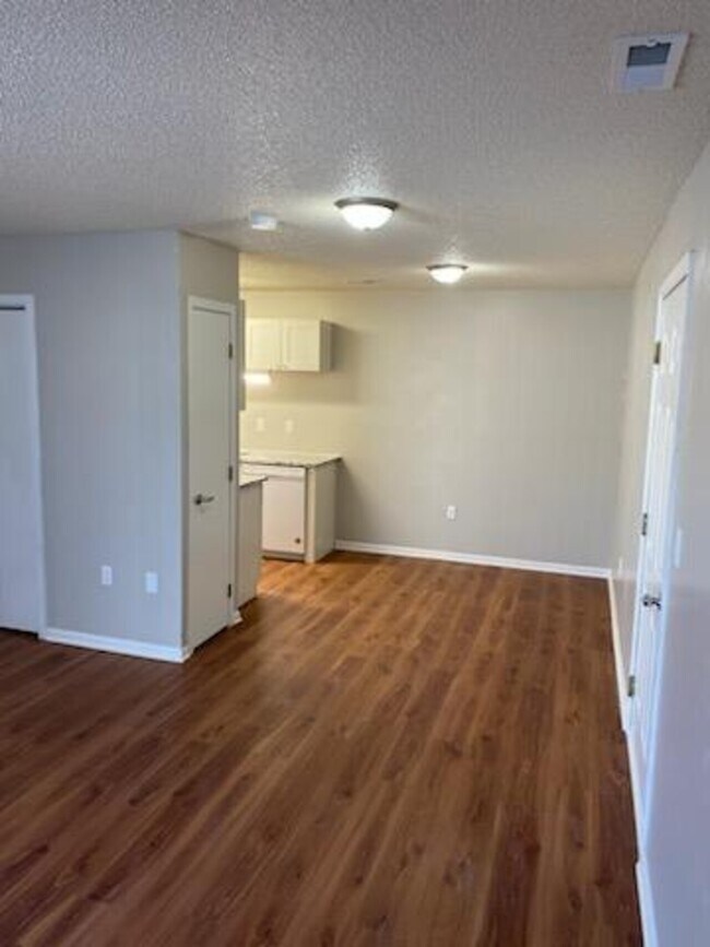 Building Photo - David City_Pinnacle Apts