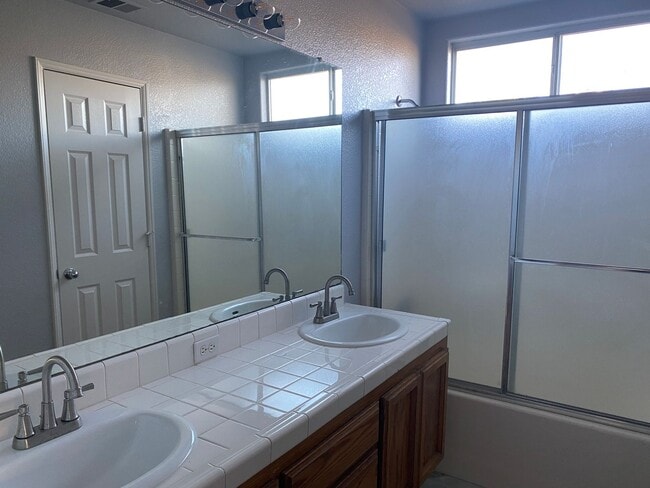 Building Photo - COMING SOON!! VERY NICE HOME 4 BEDROOM 2 BATHS