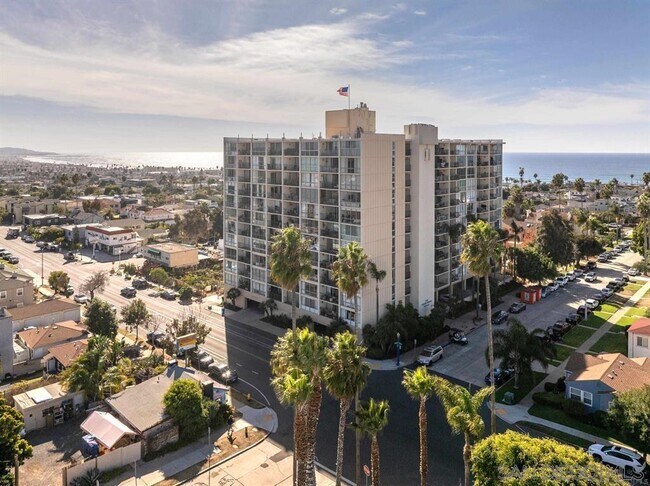 Foto del edificio - 4944 Cass St