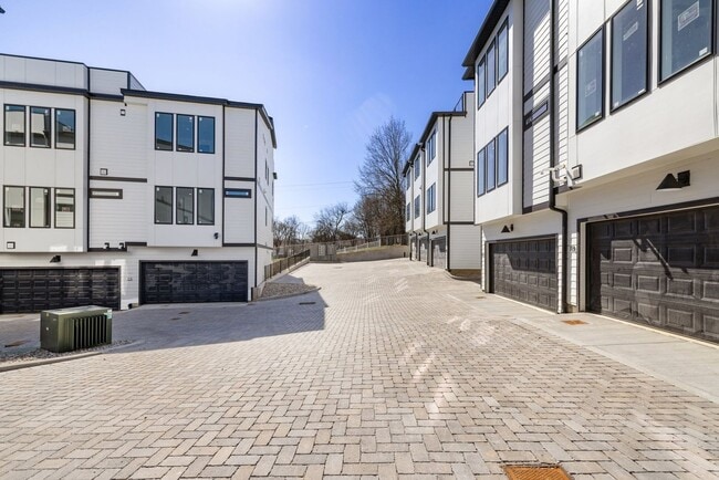 Building Photo - 223 Oceola Ave