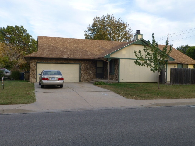 Building Photo - 600 N Oak Forest Ln