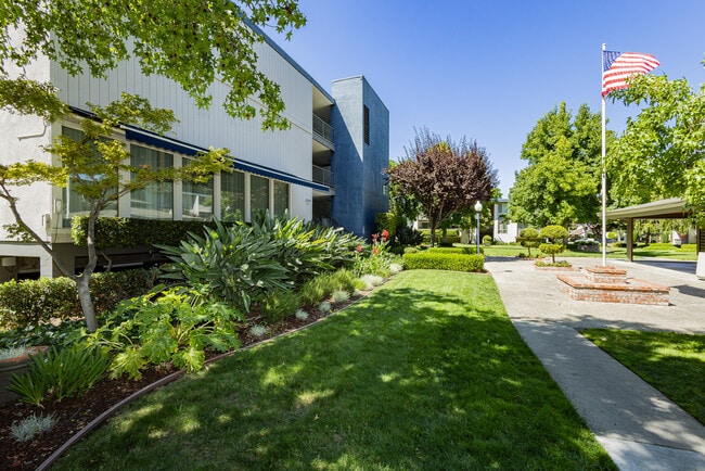 Building Photo - West Park Apartments