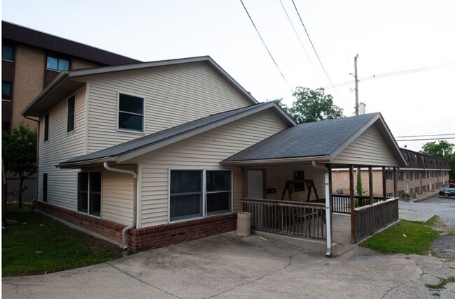 Building Photo - 416.5 S Dunn St