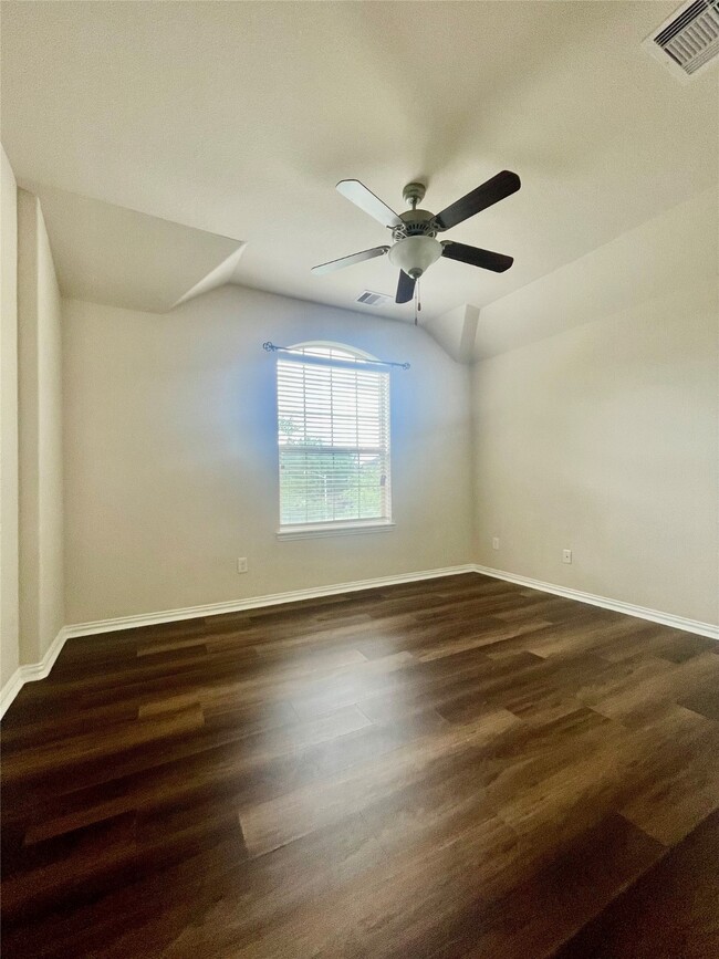 Building Photo - 20801 Sheridan Heights Ln