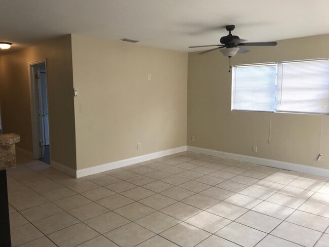Building Photo - 331 A Ln