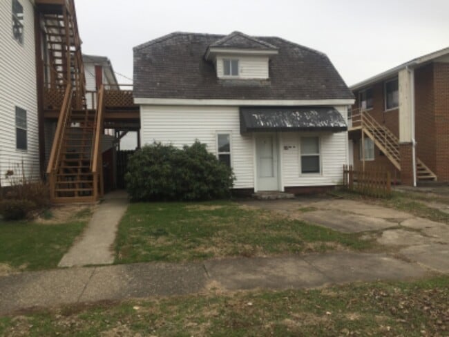 Building Photo - 1003 8th St