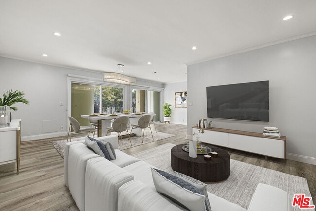 Building Photo - 423 S Rexford Dr