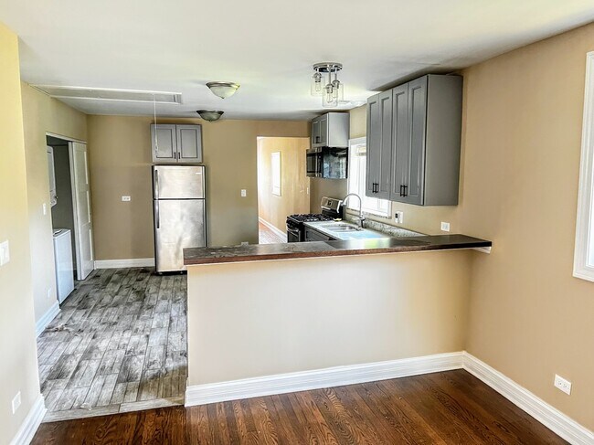 Foto del edificio - 5328 W Leland Ave