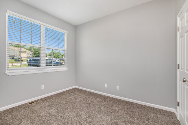 Foto del edificio - 8325 N Nodaway Ave