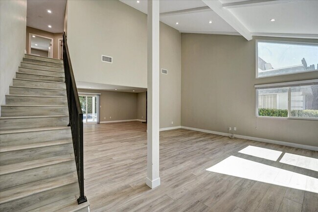 Foto del edificio - 5346 Tyrone Ave