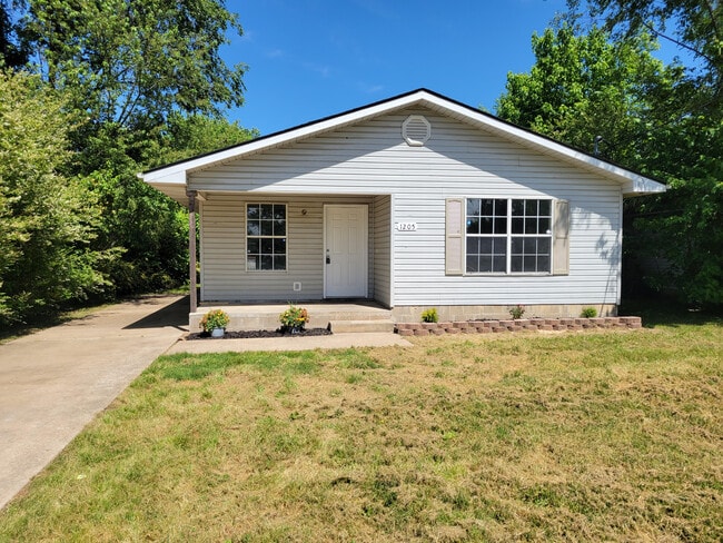 Photo - 1205 N B Street House