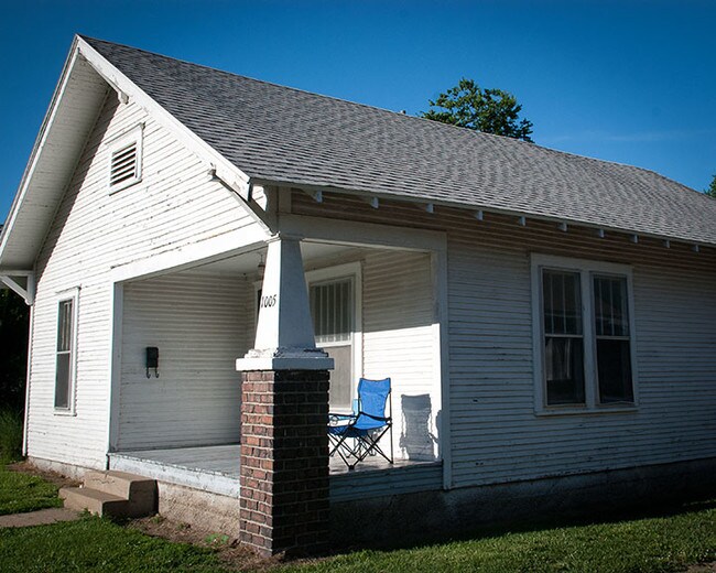 Building Photo - 1005 S Walnut St