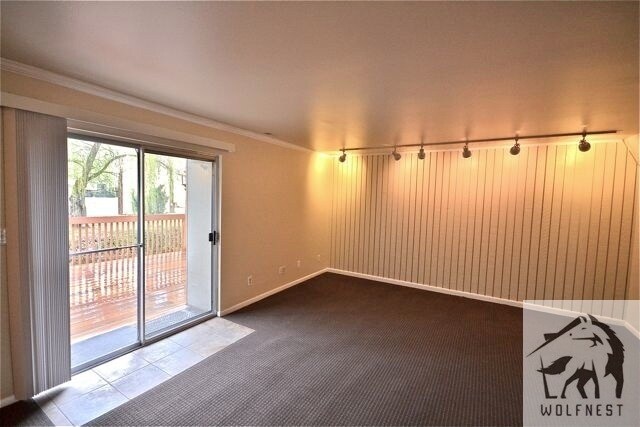 Building Photo - Glamorous 3 Bedroom Willows Townhome