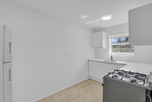 Foto del edificio - 728 N L St