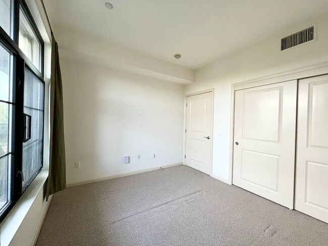 Foto del edificio - 10745 N De Anza Blvd