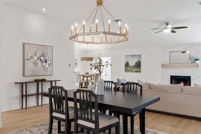 Foto del edificio - 8104 Doe Meadow Dr