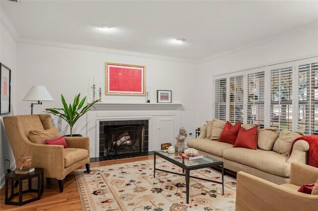 Foto del edificio - 1222 Lancaster Dr