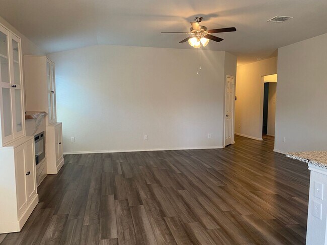Building Photo - 3 BEDROOM, COMMUNITY POOL, BELTON ISD