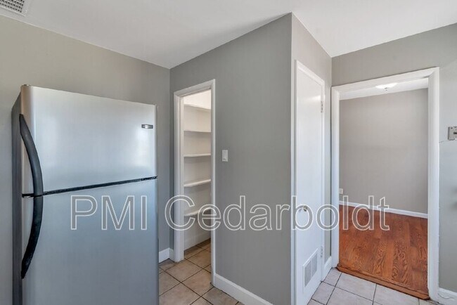Building Photo - 2850 S Cherry Way