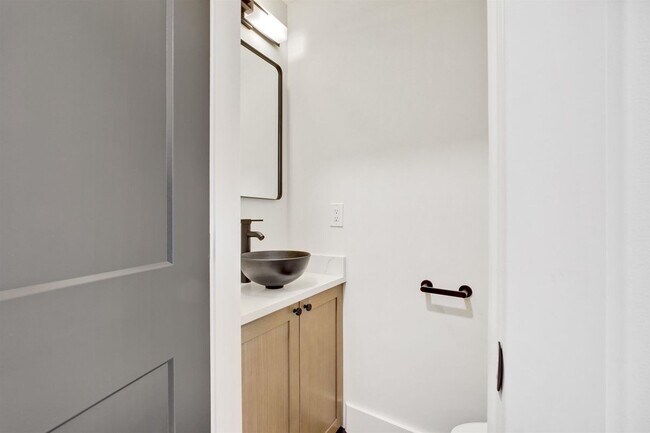 Foto del edificio - 7809 Broadway