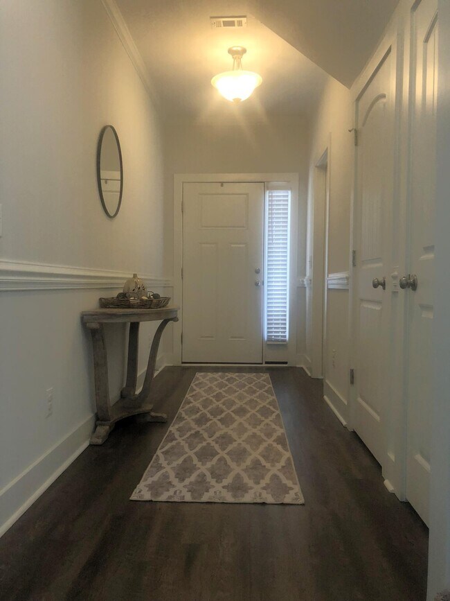 Foto del edificio - 7087 Hanford Dr
