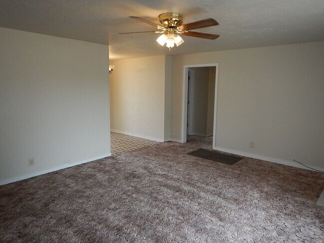 Foto del edificio - 3 Bedroom, 1 Bathroom in Heights Subdivisi...