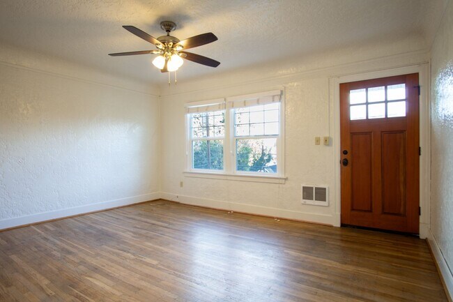 Foto del edificio - 6425 S Corbett Ave